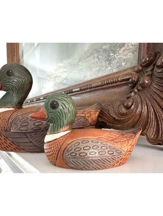 Ceramic Duck Tureen with Lid & Two Mini Ducks – Hand Painted Mallard MCM, Vintag - Picture 3 of 7